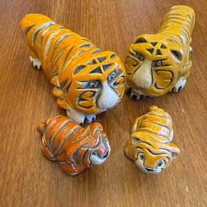 Artisania rinconada figurine  Tiger Family 4 Pieces Retired